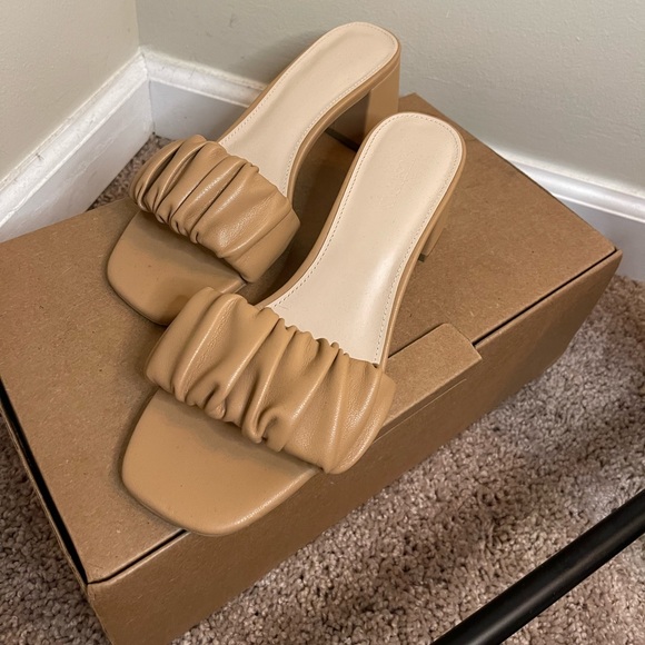 JustFab Shoes - Nude Chunky Heel